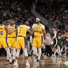 Les ambitions des Lakers sont grandes, James est absent, mais ils gagnent quand même avec volonté